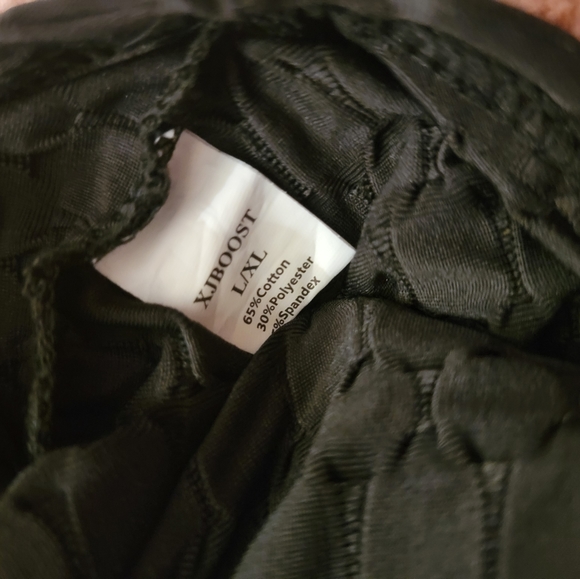 Black Smoothing Top - Picture 3 of 3